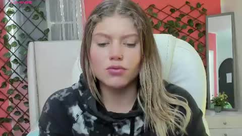 Snapshot of alaia_greyy chatting on 19, 6, 2026 Alaia online show from 19, 6, 2026