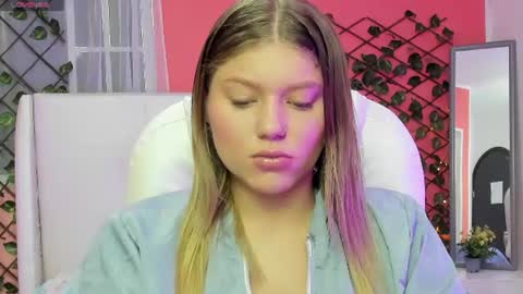 Snapshot of alaia_greyy chatting on 23, 6, 2026 Alaia online show from 23, 6, 2026