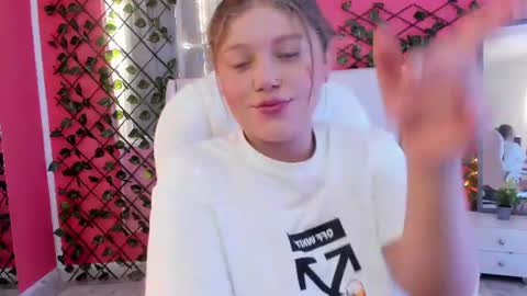Snapshot of alaia_greyy chatting on 10, 7, 2026 Alaia online show from 10, 7, 2026