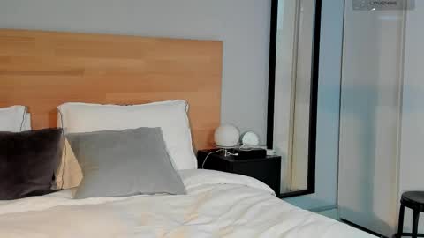     online show from 22, 12, 2025