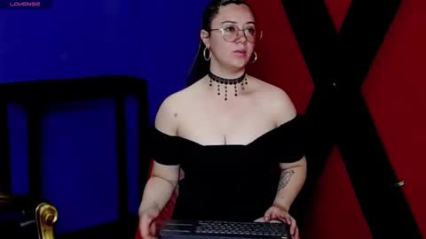 Snapshot of alaiia___ chatting on 26, 11, 2025 Alaiia online show from 26, 11, 2025