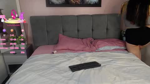 Snapshot of alaiia___ chatting on 5, 12, 2025 Alaiia online show from 5, 12, 2025