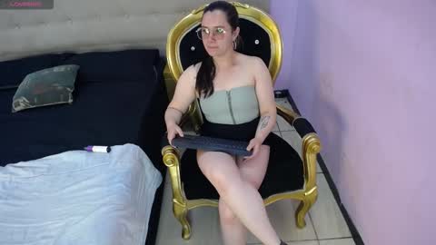 Snapshot of alaiia___ chatting on 13, 12, 2025 Alaiia online show from 13, 12, 2025