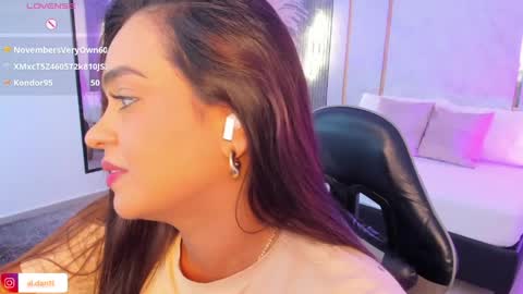 Snapshot of alana_dantes chatting on 28, 5, 2026 M E L I online show from 28, 5, 2026
