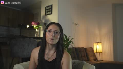 Alana Gasparini online show from 10, 11, 2025