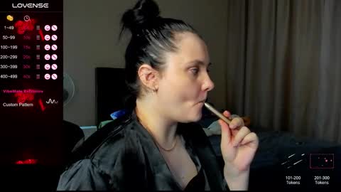 Snapshot of alanabrox chatting on 5, 11, 2025 Julia online show from 5, 11, 2025