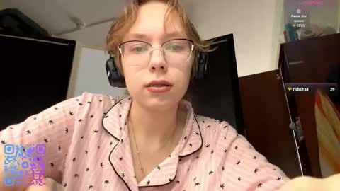 Snapshot of alanehadaller chatting on 26, 10, 2025 Stella online show from 26, 10, 2025