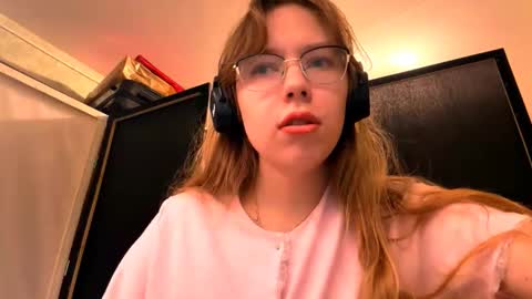 Snapshot of alanehadaller chatting on 9, 11, 2025 Stella online show from 9, 11, 2025