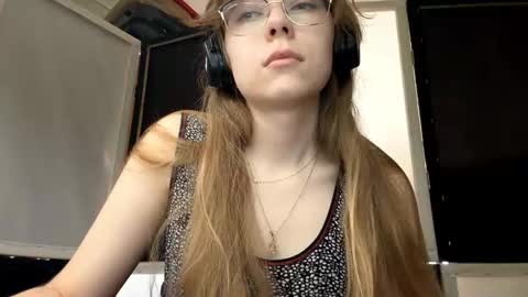 Snapshot of alanehadaller chatting on 22, 11, 2025 Stella online show from 22, 11, 2025