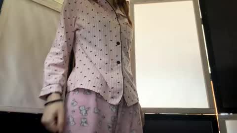 Snapshot of alanehadaller chatting on 23, 11, 2025 Stella online show from 23, 11, 2025