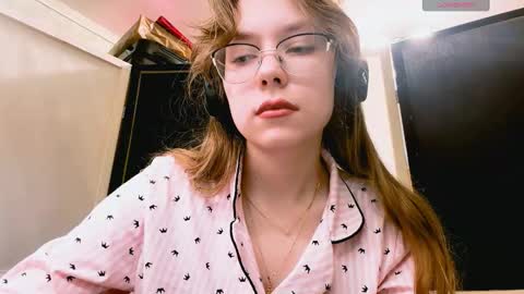 Snapshot of alanehadaller chatting on 24, 11, 2025 Stella online show from 24, 11, 2025