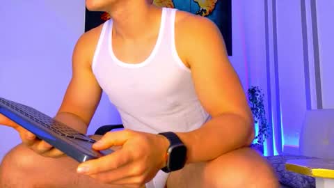 Snapshot of alanferrer chatting on 12, 11, 2025 Alan Ferrer online show from 12, 11, 2025