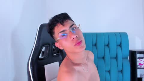 Snapshot of alannaughty_ chatting on 8, 2, 2025 alannaughty_ online show from 8, 2, 2025