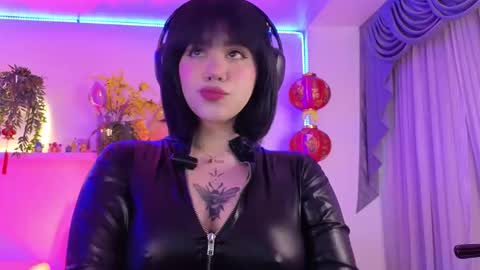 albaandthayron online show from 5, 11, 2025