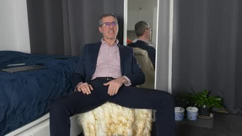 Alec Dubolsz online show from 12, 2, 2026