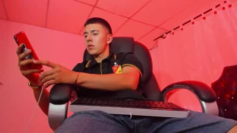 Aleck Boy online show from 12, 11, 2025