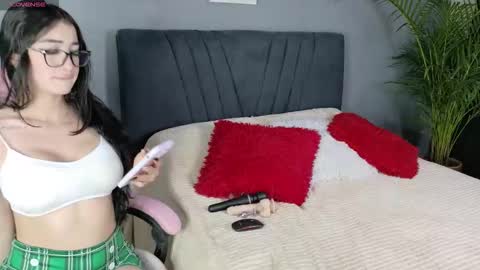 Alejandra Jones online show from 7, 11, 2025