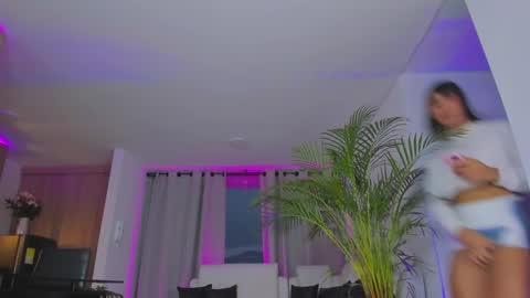 A L E J A N D R A online show from 28, 2, 2025