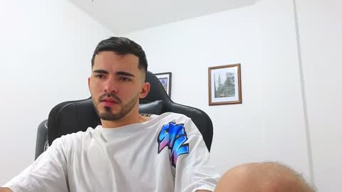 alejandroo_7 online show from 1, 1, 2025