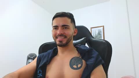alejandroo_7 online show from 4, 1, 2025