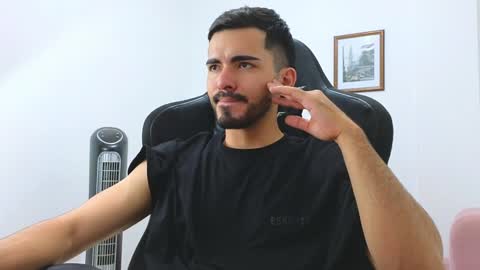 alejandroo_7 online show from 10, 1, 2025