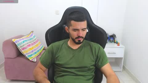 alejandroo_7 online show from 4, 2, 2026