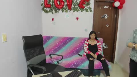 zoe and Kataleya online show from 10, 3, 2025