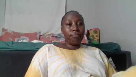 Snapshot of alesha_ chatting on 23, 10, 2025 Noreen Kennth and Emilly online show from 23, 10, 2025