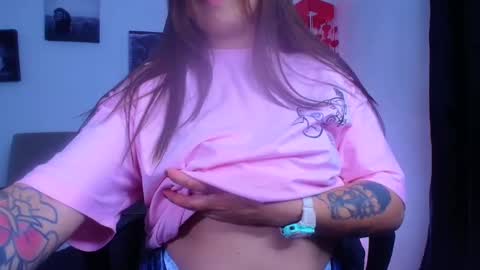 Snapshot of aleska_dollx chatting on 5, 1, 2025 QUEEN OFF MILk IM BACK 15 NOV online show from 5, 1, 2025