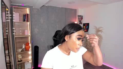 Snapshot of alessia_anderson07 chatting on 28, 10, 2025 Yy online show from 28, 10, 2025