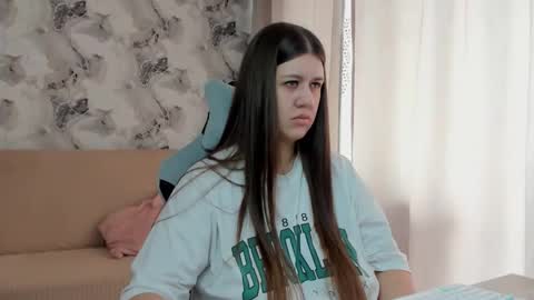 Aletta Oushen online show from 11, 9, 2025