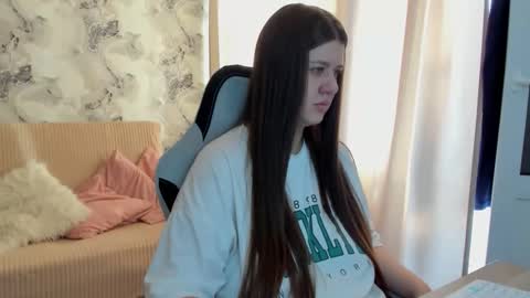 Aletta Oushen online show from 17, 10, 2025