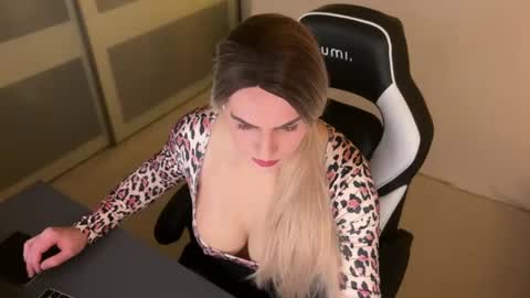 Leyla Leg online show from 27, 12, 2024