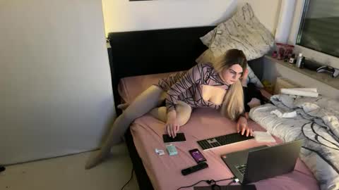 Leyla Leg online show from 6, 1, 2025