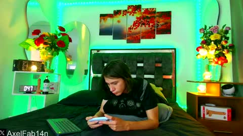 sneider online show from 18, 2, 2025