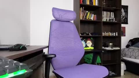 Snapshot of alex_connorr chatting on 13, 11, 2025 alex_connorr online show from 13, 11, 2025