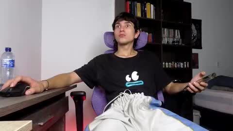 Snapshot of alex_connorr chatting on 18, 11, 2025 alex_connorr online show from 18, 11, 2025