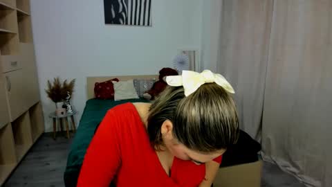 Snapshot of alexa_dolly chatting on 17, 12, 2025 Alexa online show from 17, 12, 2025
