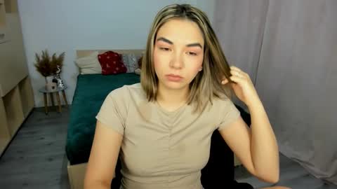 Snapshot of alexa_dolly chatting on 7, 1, 2026 Alexa online show from 7, 1, 2026