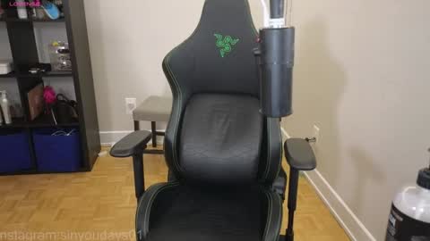 dont be afraid to click social media link its  working  just click on that  online show from 8, 11, 2025