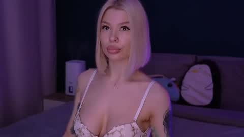 Snapshot of alexamason chatting on 2, 3, 2025 Alexa Mason online show from 2, 3, 2025