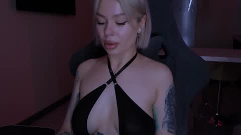 Snapshot of alexamason chatting on 9, 10, 2025 Alexa Mason online show from 9, 10, 2025