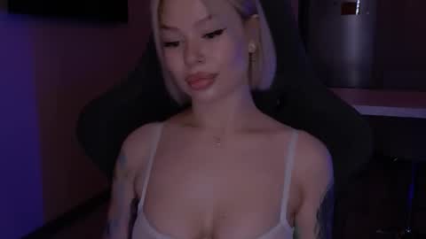 Snapshot of alexamason chatting on 7, 11, 2025 Alexa Mason online show from 7, 11, 2025