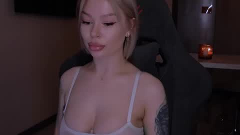 Snapshot of alexamason chatting on 20, 11, 2025 Alexa Mason online show from 20, 11, 2025