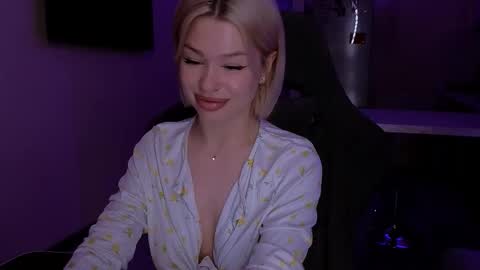 Snapshot of alexamason chatting on 15, 12, 2025 Alexa Mason online show from 15, 12, 2025