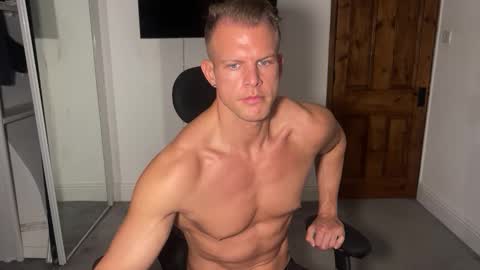 Snapshot of alexandersteelmuscle chatting on 24, 10, 2025 Alexander Steel online show from 24, 10, 2025