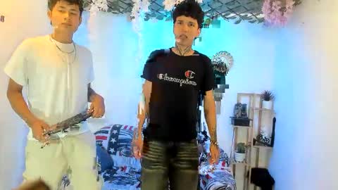 chicos hot online show from 11, 11, 2025