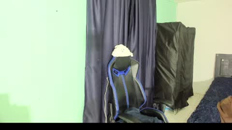 chicos hot online show from 2, 4, 2026