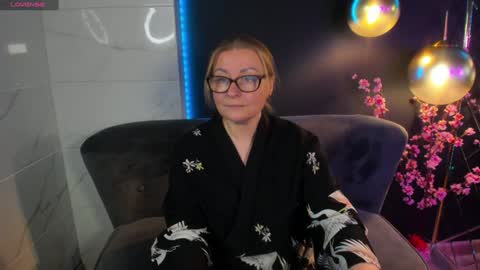 Snapshot of alexandra_kind chatting on 5, 1, 2025 Alexandra online show from 5, 1, 2025