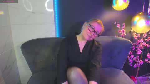 Snapshot of alexandra_kind chatting on 10, 1, 2025 Alexandra online show from 10, 1, 2025